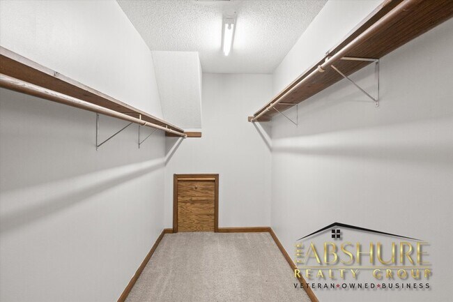 Building Photo - 5537 Kaplan Dr