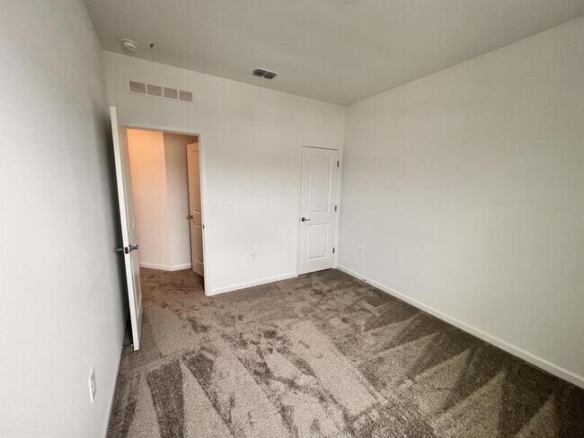 Building Photo - 6442 Pine Warbler Wy
