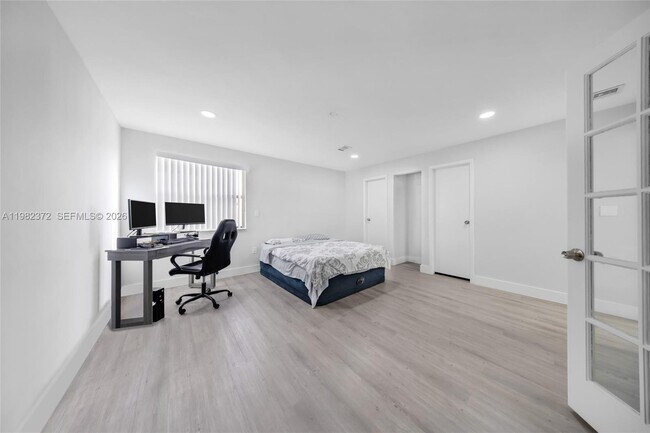 Building Photo - 6637 NW 181st Ln