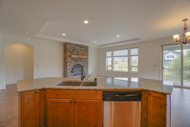 Building Photo - NEWER THREE BEDROOM IN CUL-DE-SAC
