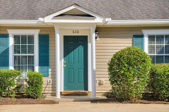 Building Photo - 608 Mickelson Way