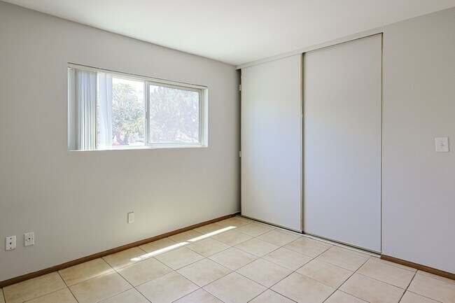 Building Photo - Spacious 2-Bed, 2-Bath Condo in Prime Nort...