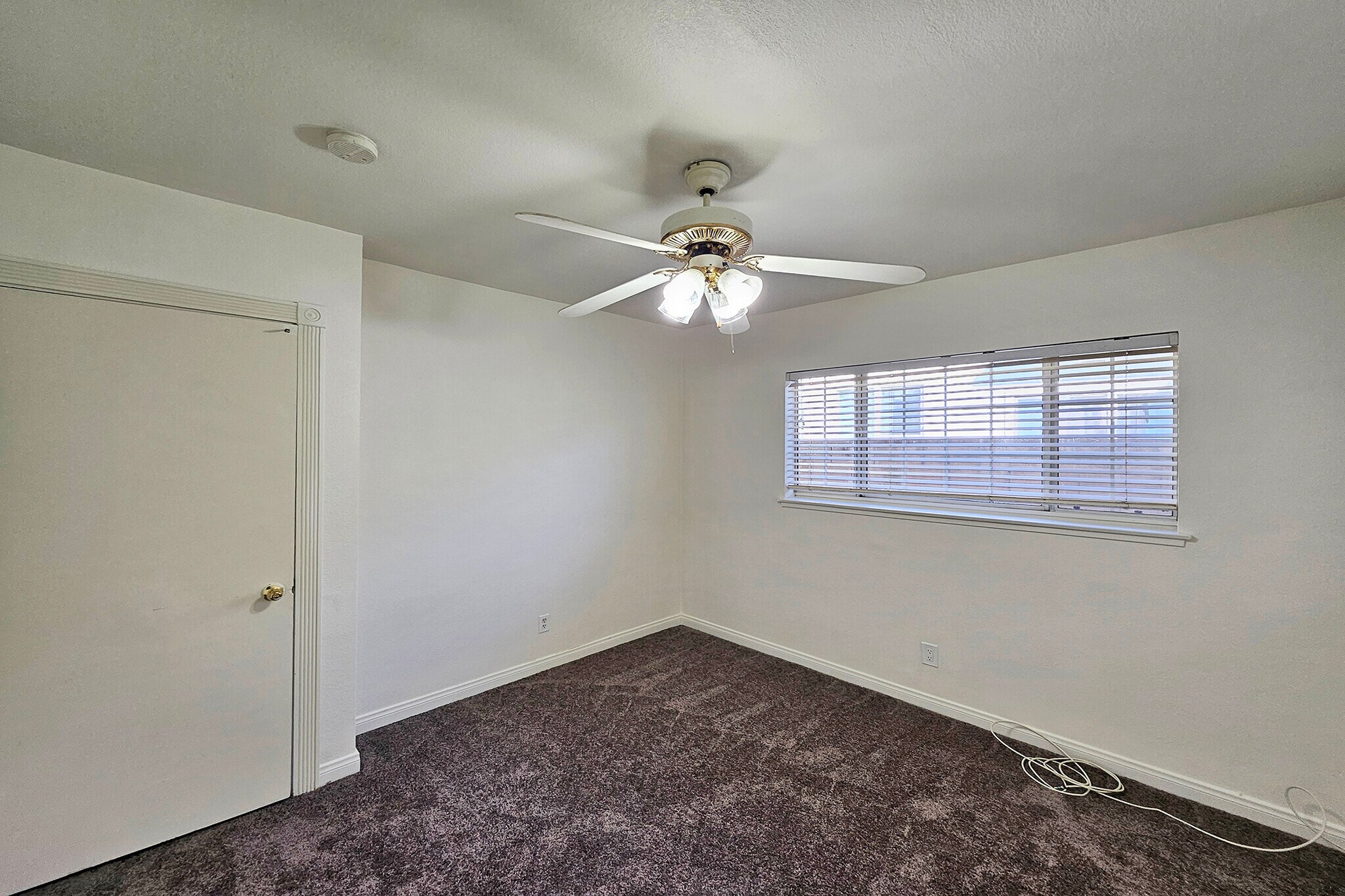 Building Photo - 9321 Donna Ave