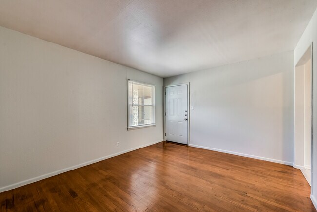 Building Photo - 307 W 4th St