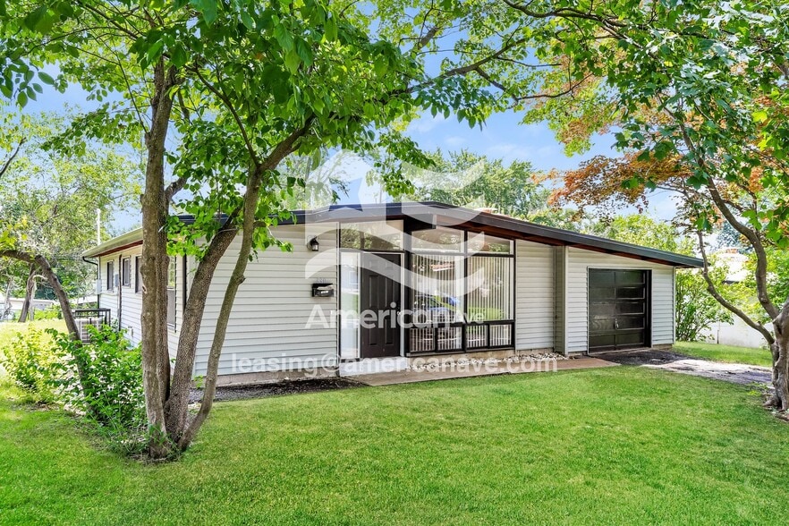 Building Photo - 830 St Anthony Ln