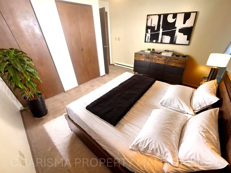 Building Photo - 513 N Main Ave