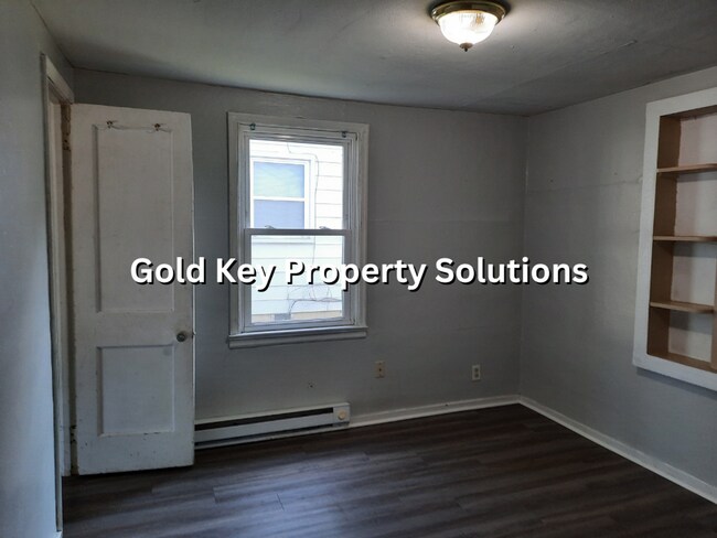Building Photo - 4 BR 1 BA House Near Ball State with Washe...