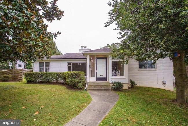 Primary Photo - 5205 Saratoga Ave