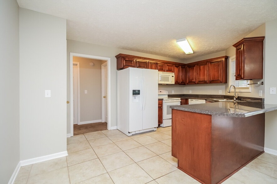 Building Photo - 3033 Mesquite Dr