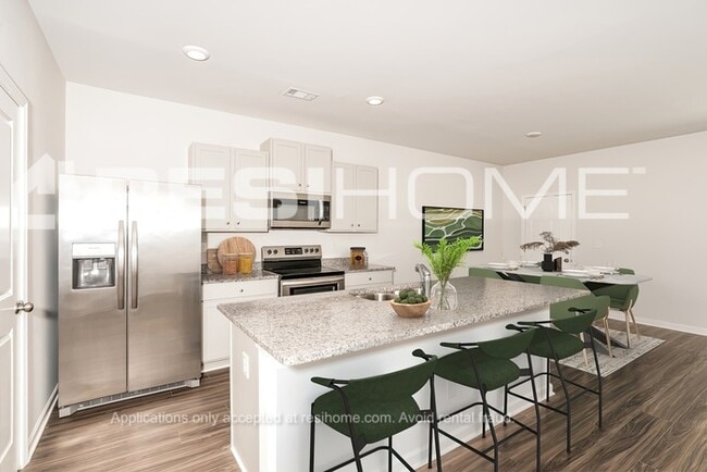 Building Photo - 301 Oakwood Dr NW