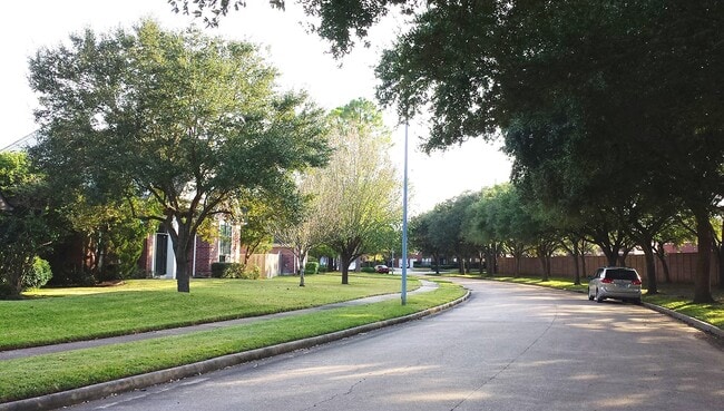 Building Photo - 2319 Mill Creek Dr