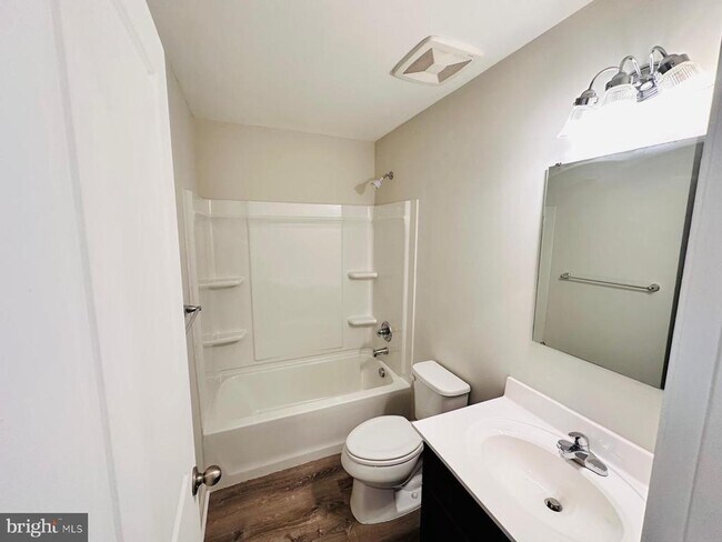 Building Photo - 35178 Sara Ct