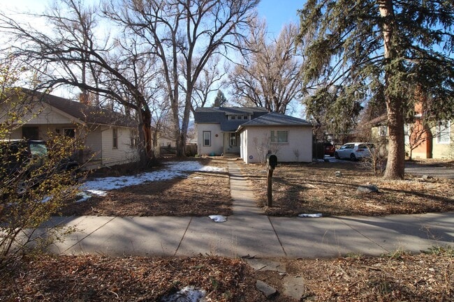 Building Photo - Adorable 3bdrm Downtown Bungalow.   Move in special----half off the first 2 months!!!!