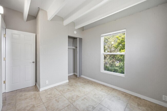 Building Photo - 812 19th St