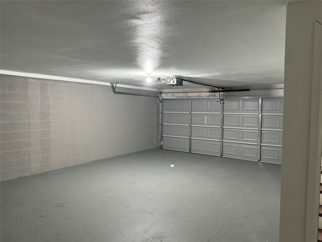 Building Photo - 8416 Seawall Blvd