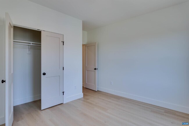 Building Photo - 91 Willow Creek Dr