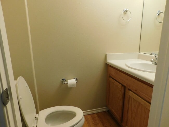 Building Photo - Spacious Duplex in Irish Walk