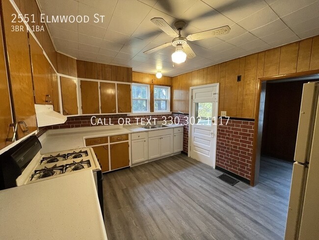 Building Photo - Three -four bedroom one bathroom home for ...