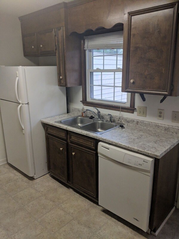 Building Photo - 107 Rainbow Cir