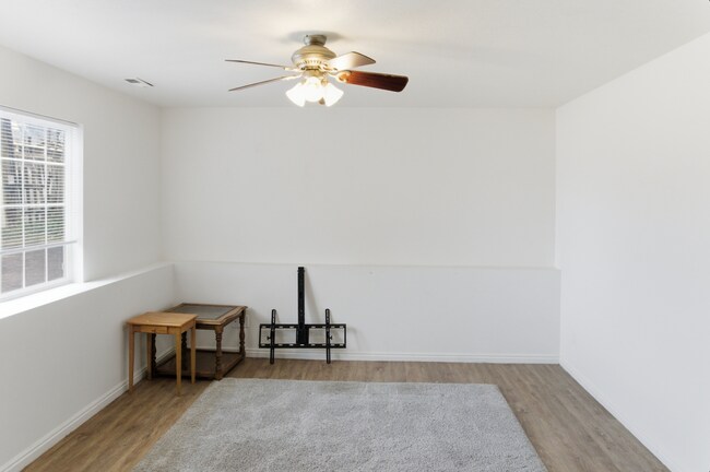 Building Photo - 464 E Center St