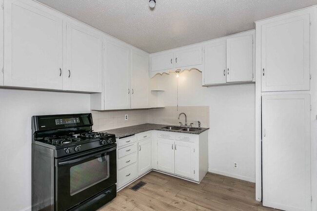 Building Photo - 1802 N Market St