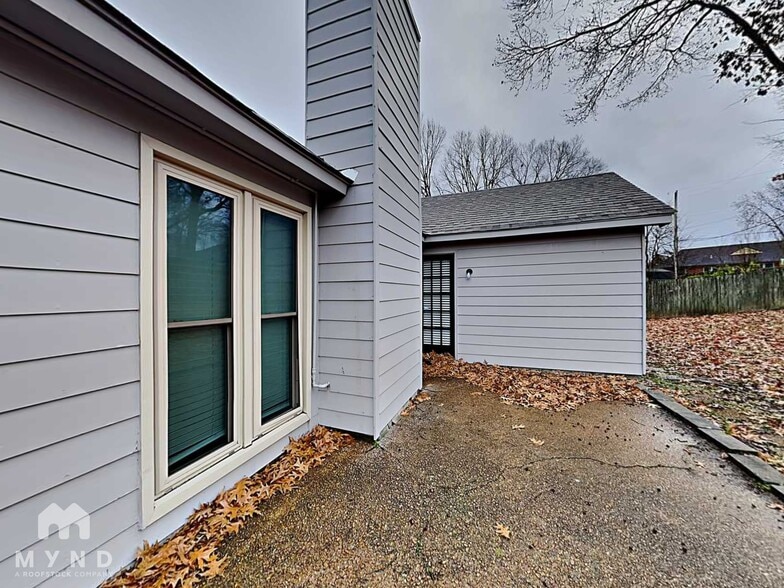 Building Photo - 4569 Falkland Dr