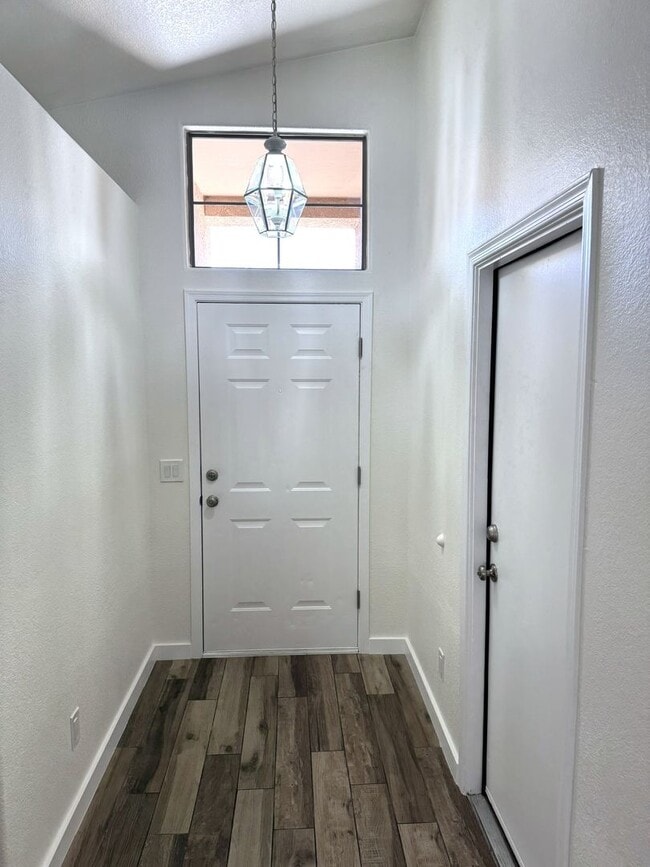 Building Photo - Beautiful Remodeled 3 bed, 2 bath home in convenient El Mirage neighborhood!