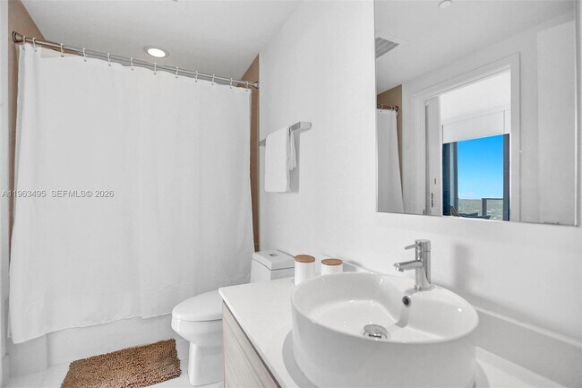 Building Photo - 121 NE 34th St