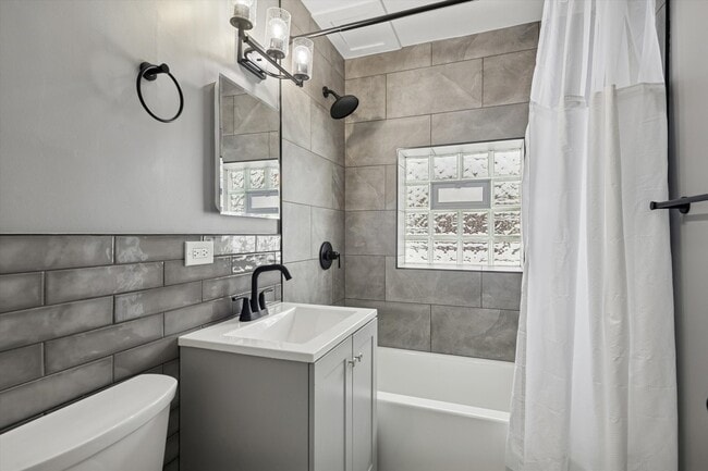 Building Photo - 1910 16th Ave