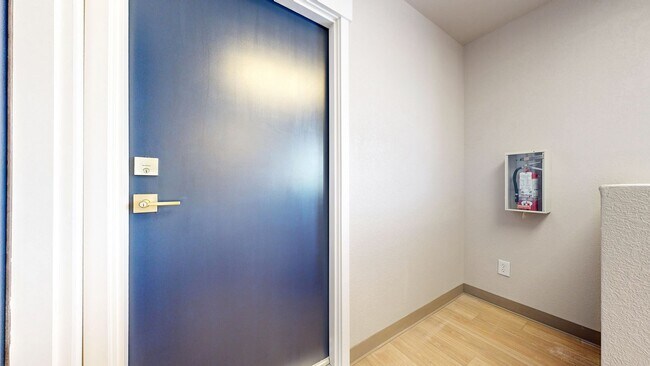 Building Photo - 2 Bed / 2 Bath Newly Renovated Apartment | Walkable Amenities in SW Loveland