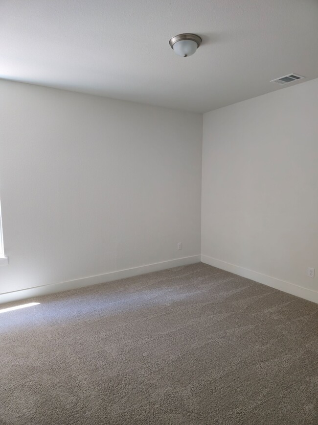 Building Photo - 808 Meadowcrest Dr