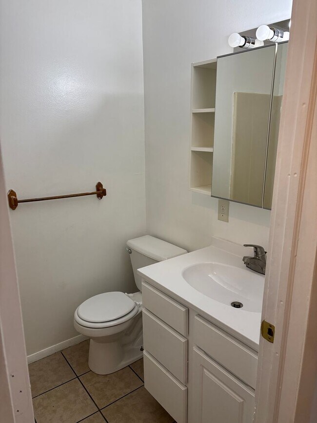 Building Photo - Boltin 19-21