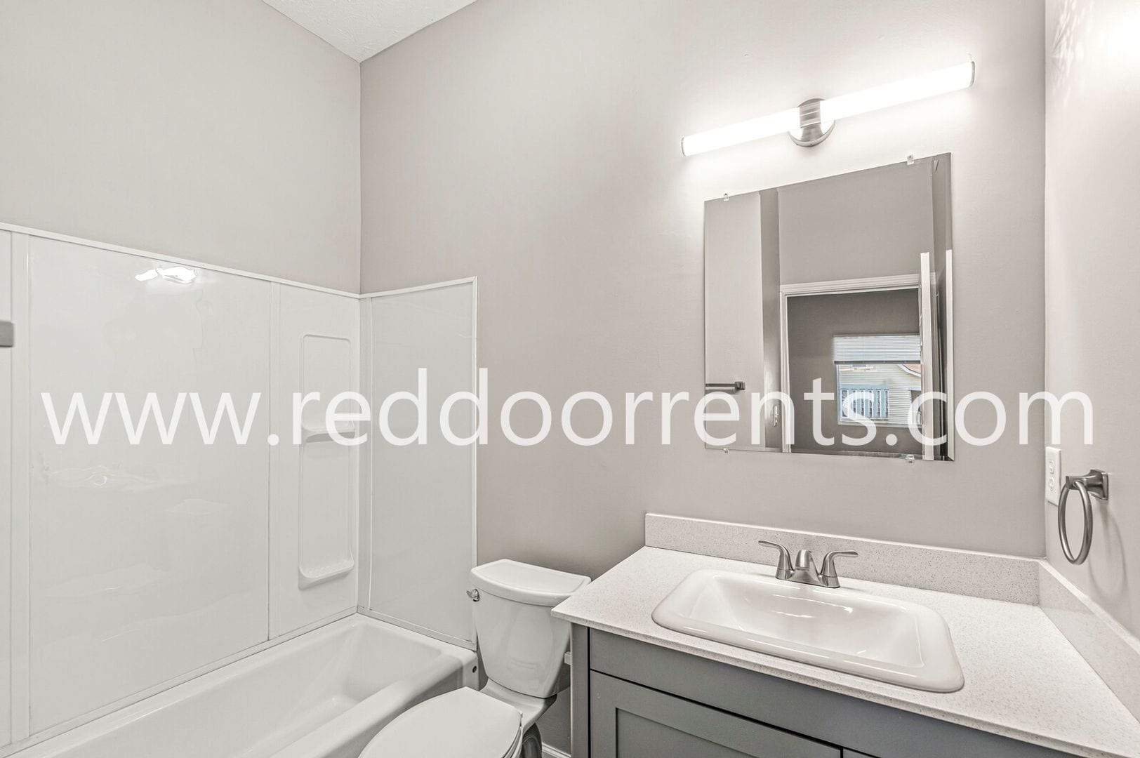 Building Photo - 2345 N Kenwood Ave