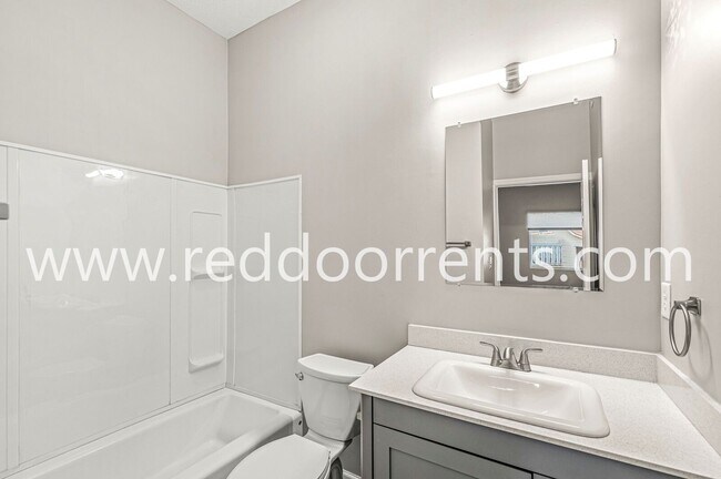 Building Photo - 2345 N Kenwood Ave