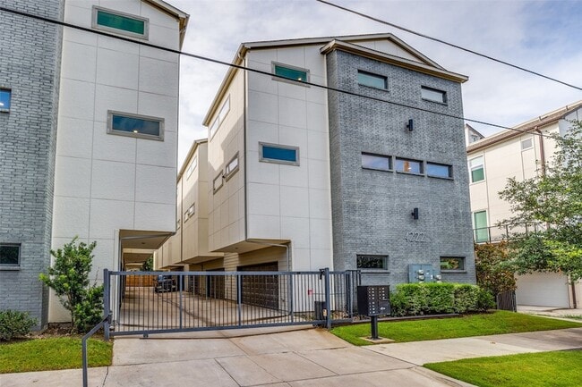 Building Photo - 4222 Roseland Ave