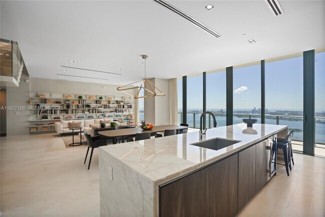 Building Photo - 650 NE 32nd St