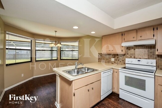 Building Photo - 4141 SW 6th Pl