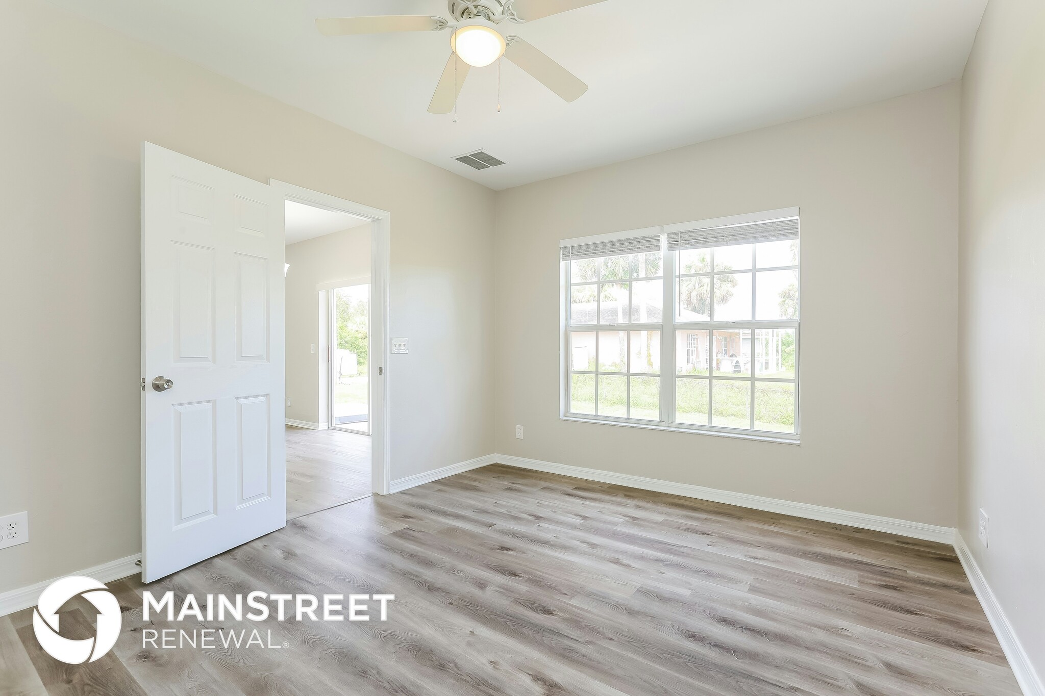 Building Photo - 1245 Amherst St E