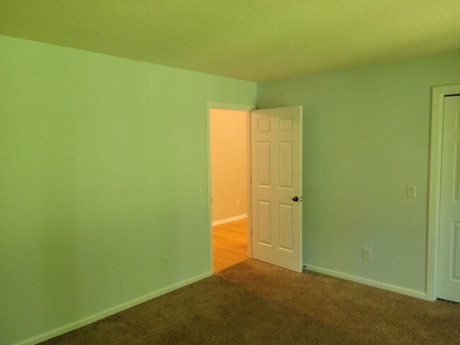 Building Photo - 1811 Irish Blvd