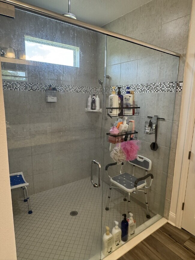 Building Photo - For Rent - Spring Move in Special ... 2nd Month's Rent FREE! (if sign a lease before the end of M...