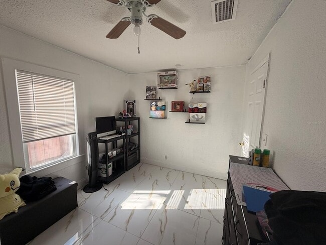 Building Photo - 1039 25th St