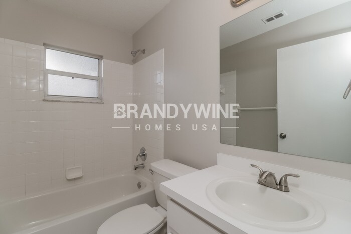 Building Photo - 2542 Jennifer Dr