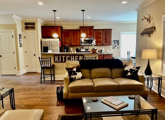 Primary Photo - 1924 Leighton Dr