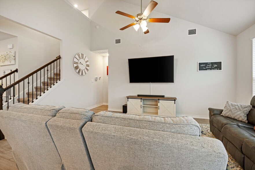 Building Photo - 512 Steele Shallows