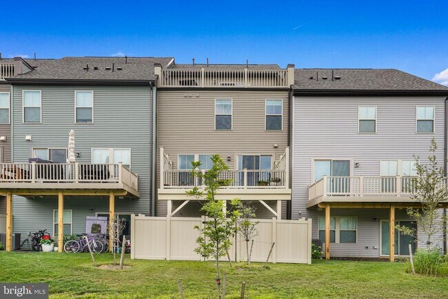 Building Photo - 3421 St Robin Ln