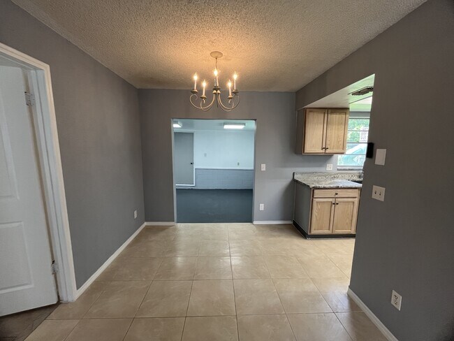 Building Photo - 7628 Rio Pinar Lakes Blvd