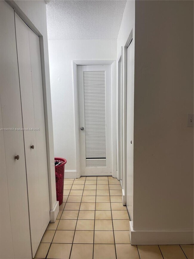 Building Photo - 6190 W 19th Ave