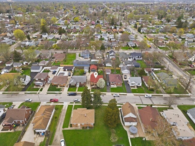 Building Photo - 1115 Kelly Ave