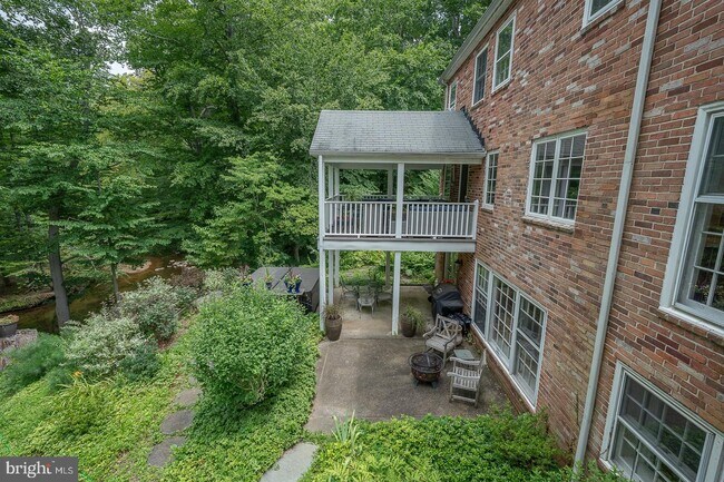 Building Photo - 337 Crum Creek Ln