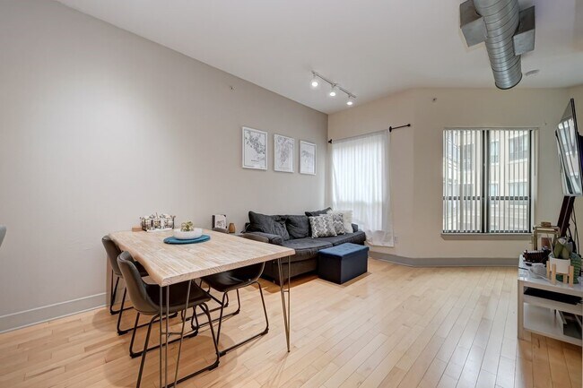 Building Photo - 1901 Post Oak Blvd